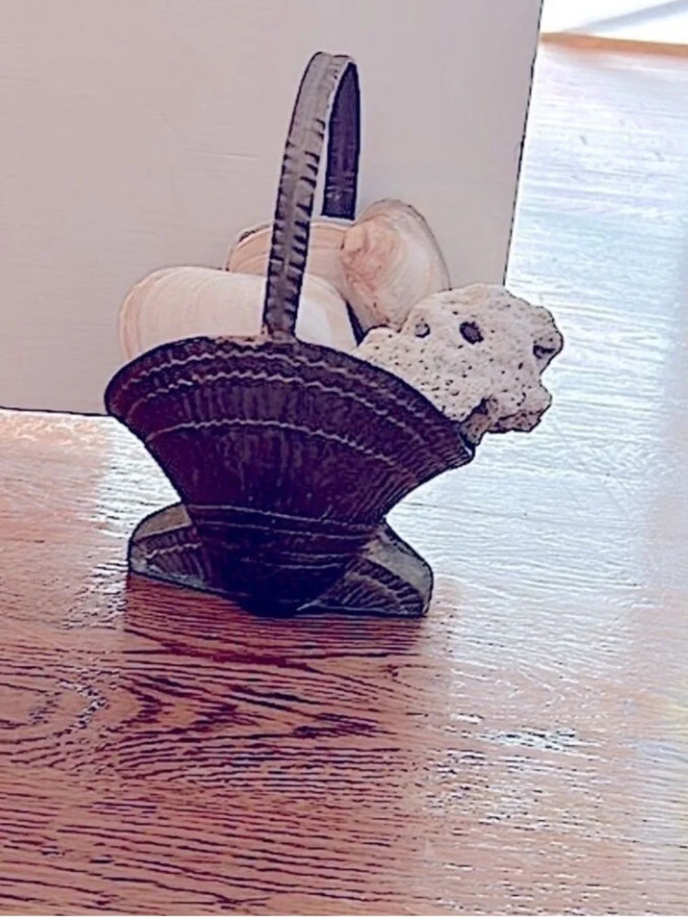 Vintage brass clam